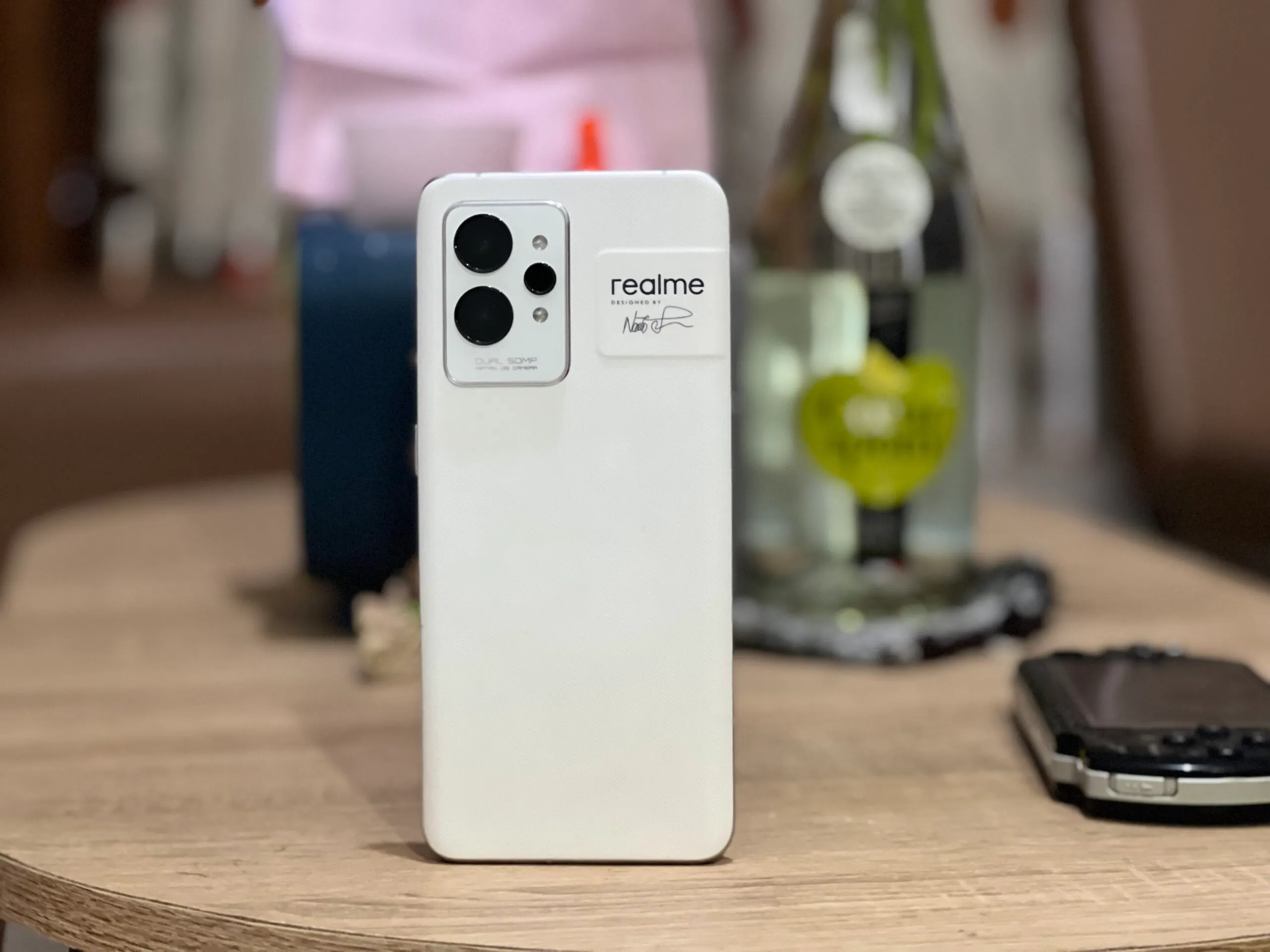 Realme GT2 Pro окончательно обесценился. Вариант с кучей памяти и необычным дизайном