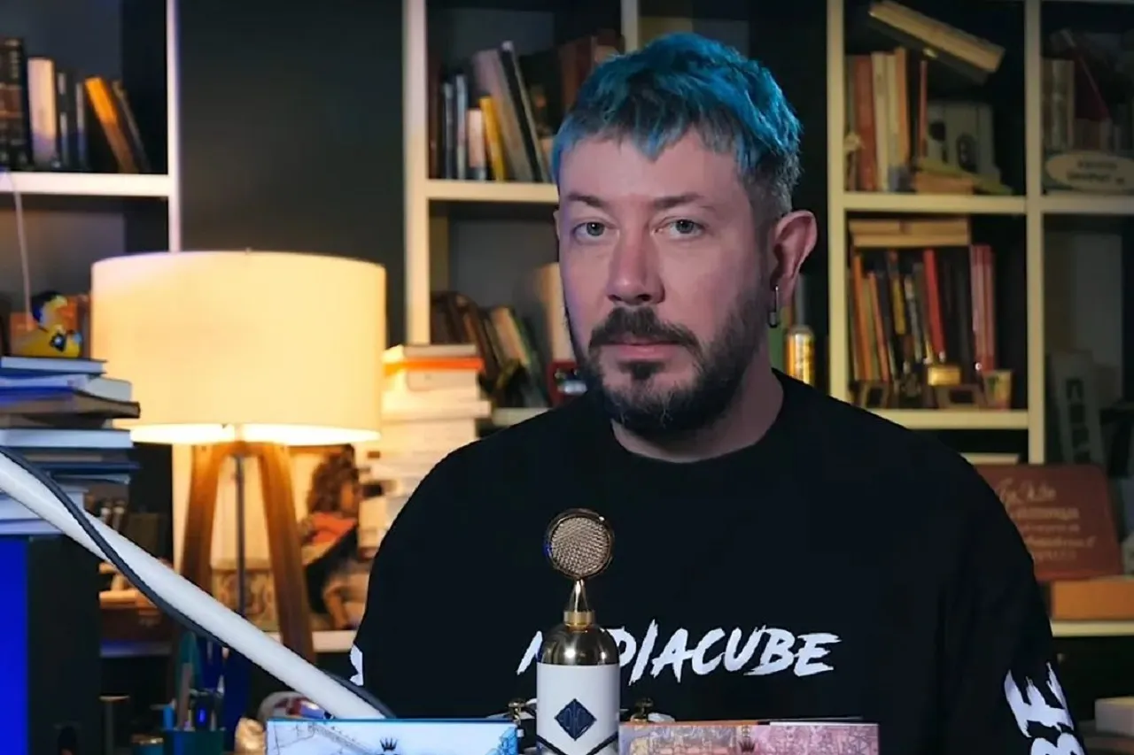 Что придумывал Артемий Лебедев, чтобы обмануть ютуб? У дизайнера заблокировали 4 канала