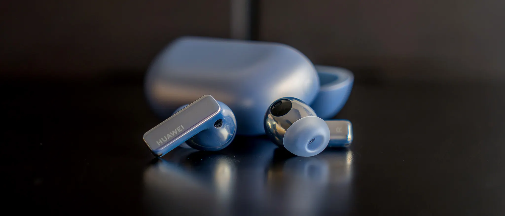 Huawei FreeBuds Pro 2 — главные наушники бренда. Они подешевели практически везде