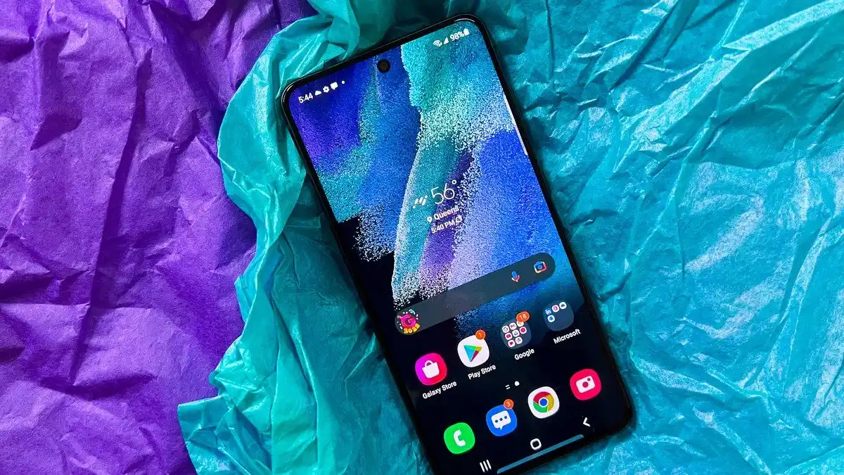 Трио главных дискаунтов в России. Samsung Galaxy S21 FE и другие хиты