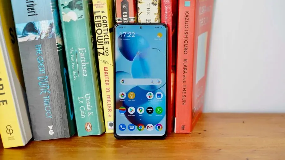 Что выбрать — Realme GT Neo 3T или Xiaomi Poco F4?  Сравнение главных субфлагманов на рынке