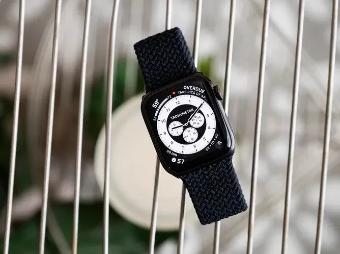 Срочно берем Apple Watch SE. Бюджетные смарт-часы стали еще доступнее
