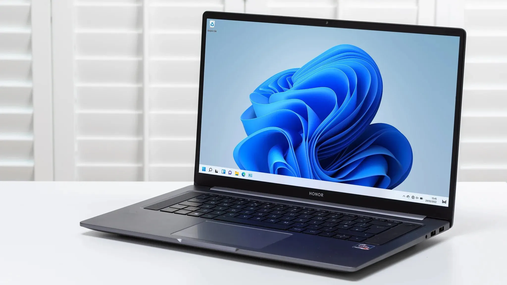 Эти девайсы обесценились в России. Honor MagicBook 16, убийца Xiaomi Redmi и хитовый умный телевизор
