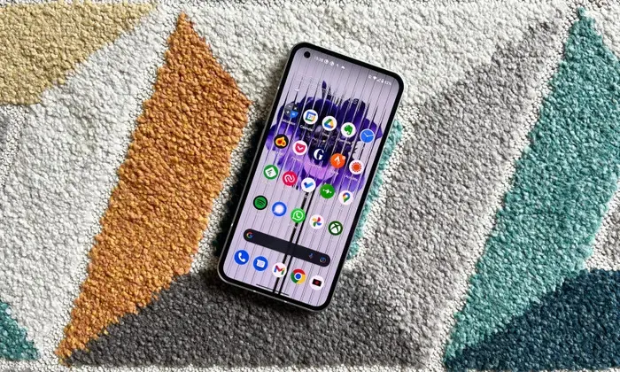 Nothing Phone (1) еще можно урвать по адекватной цене. Это самый хайповый смартфон прошлого года