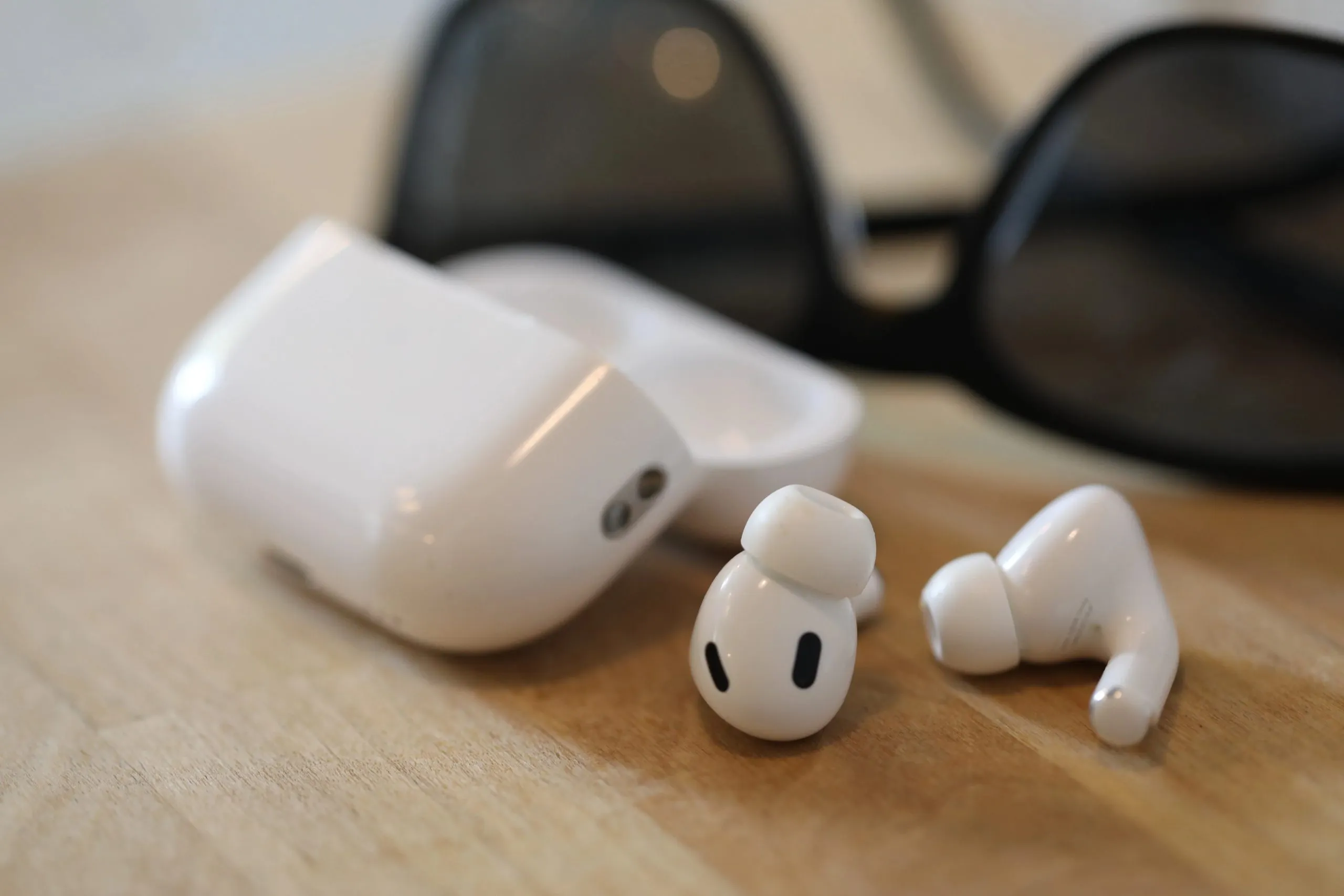 Срочно берем AirPods Pro 2. Эталонные TWS-ки подешевели в России