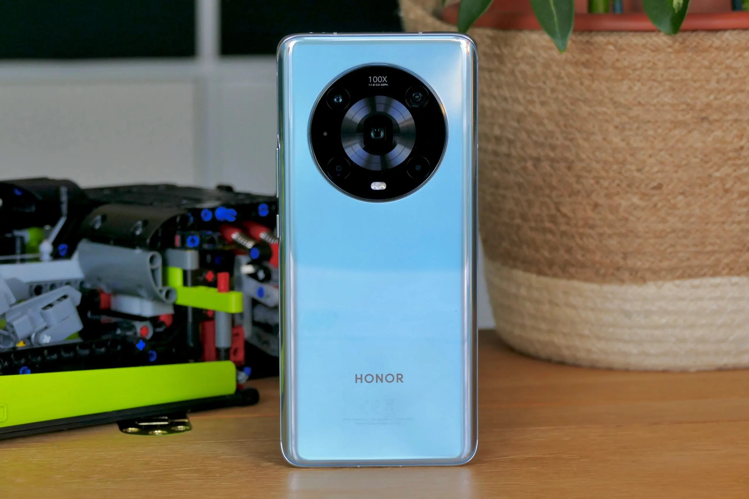 Об этом Honor мало кто знает, а зря. Убийцу iPhone сливают за бесценок