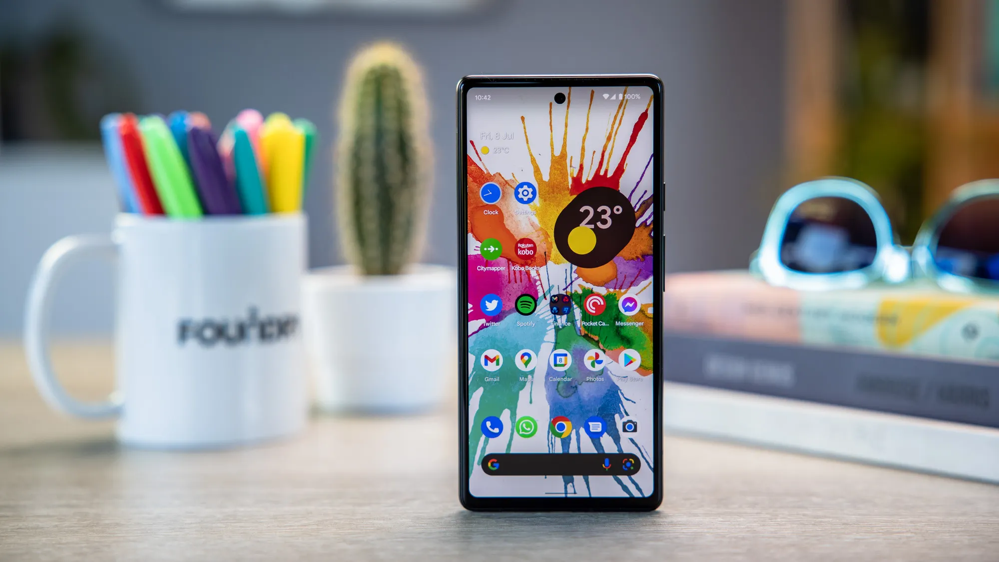 Три мегаскидки в России. Google Pixel 6a, хитовый смарт-браслет и суперстильные TWS-наушники