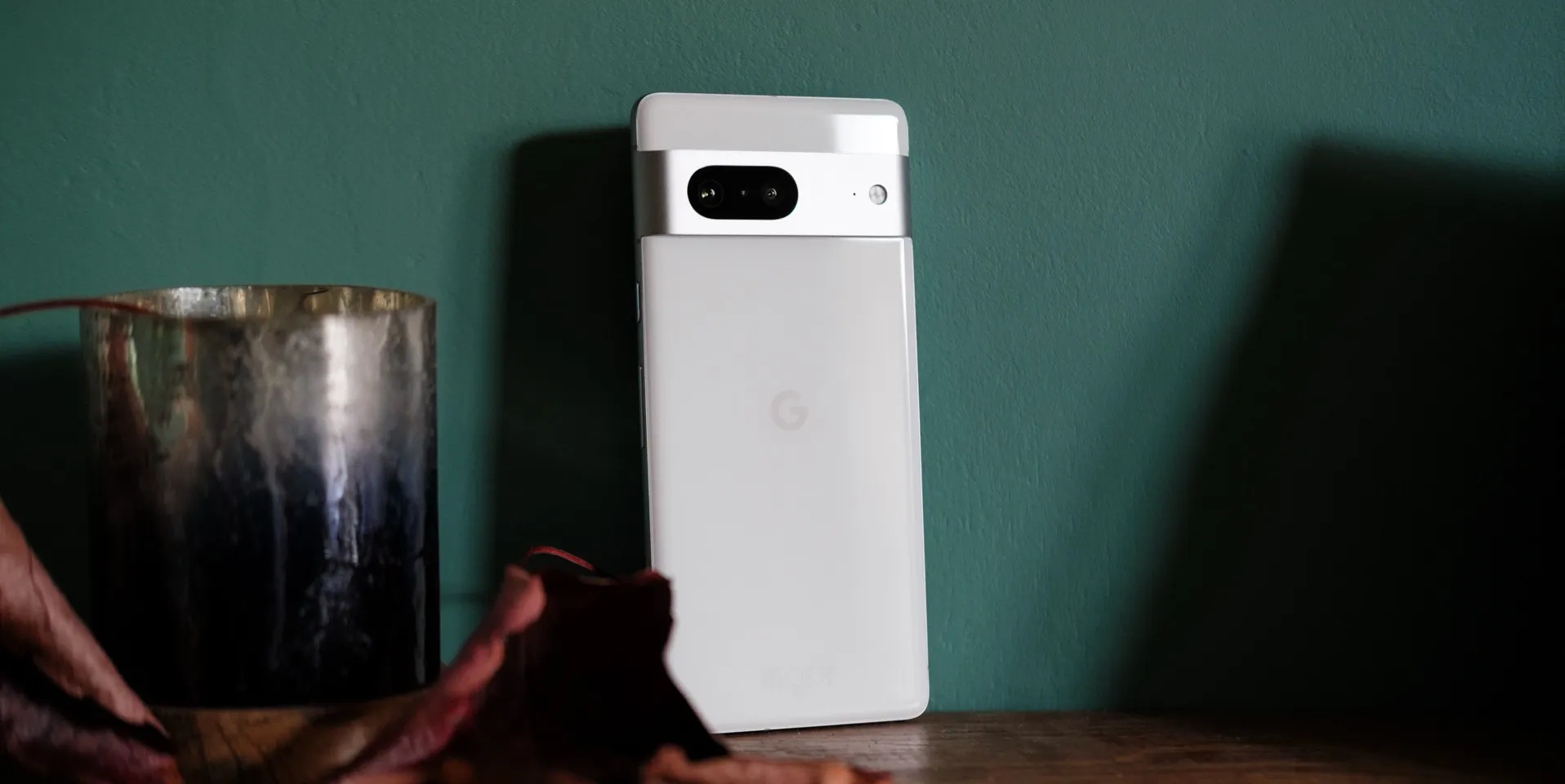 Google Pixel 7 еще можно забрать по адекватной цене. Это самый оптимальный камерофон на рынке