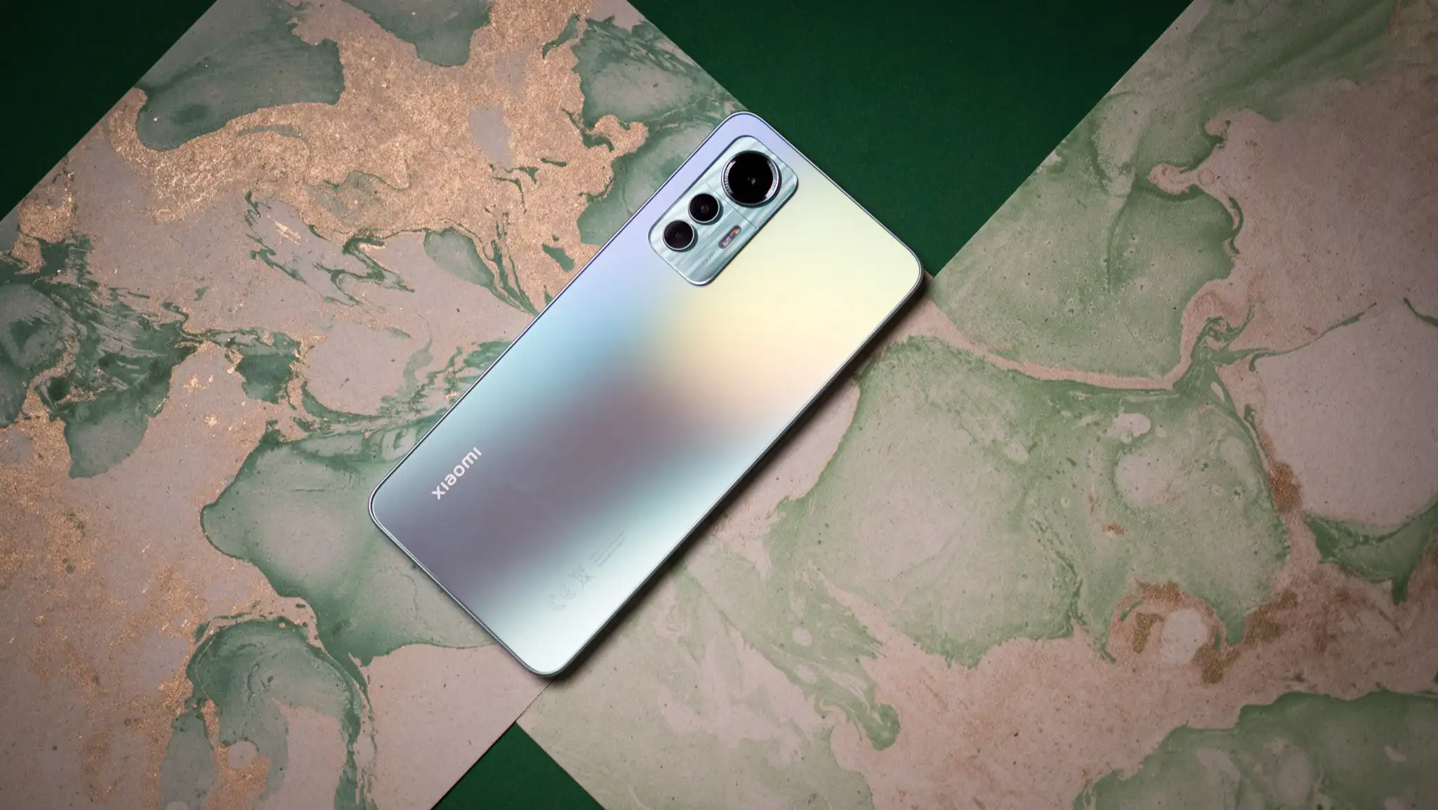 Самый стильный смартфон Xiaomi рухнул в цене. У него ультракомфортные габариты и оптимальное железо