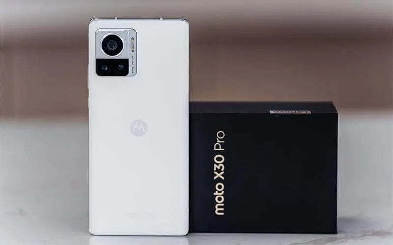 Секретный флагман Motorola отдают по адекватной цене. У него топовый чип и шикарные камеры