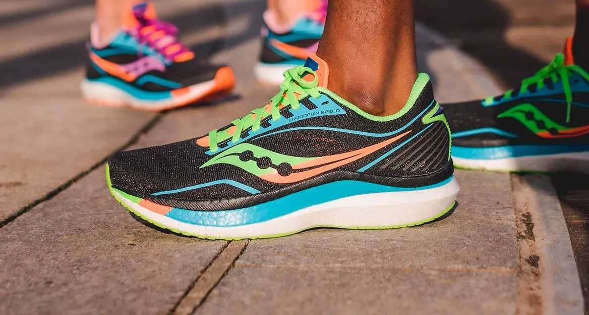Кроссовки от Saucony обесценились на Joom. Обувь от культового бренда получила гигантские скидки