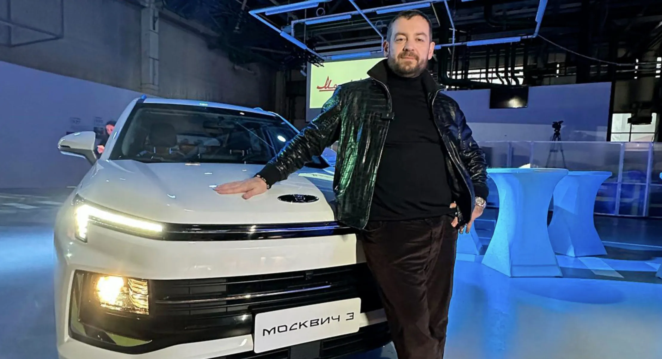 В России начались продажи автомобилей «Москвич». Сколько стоит бензиновая версия и электромобиль?