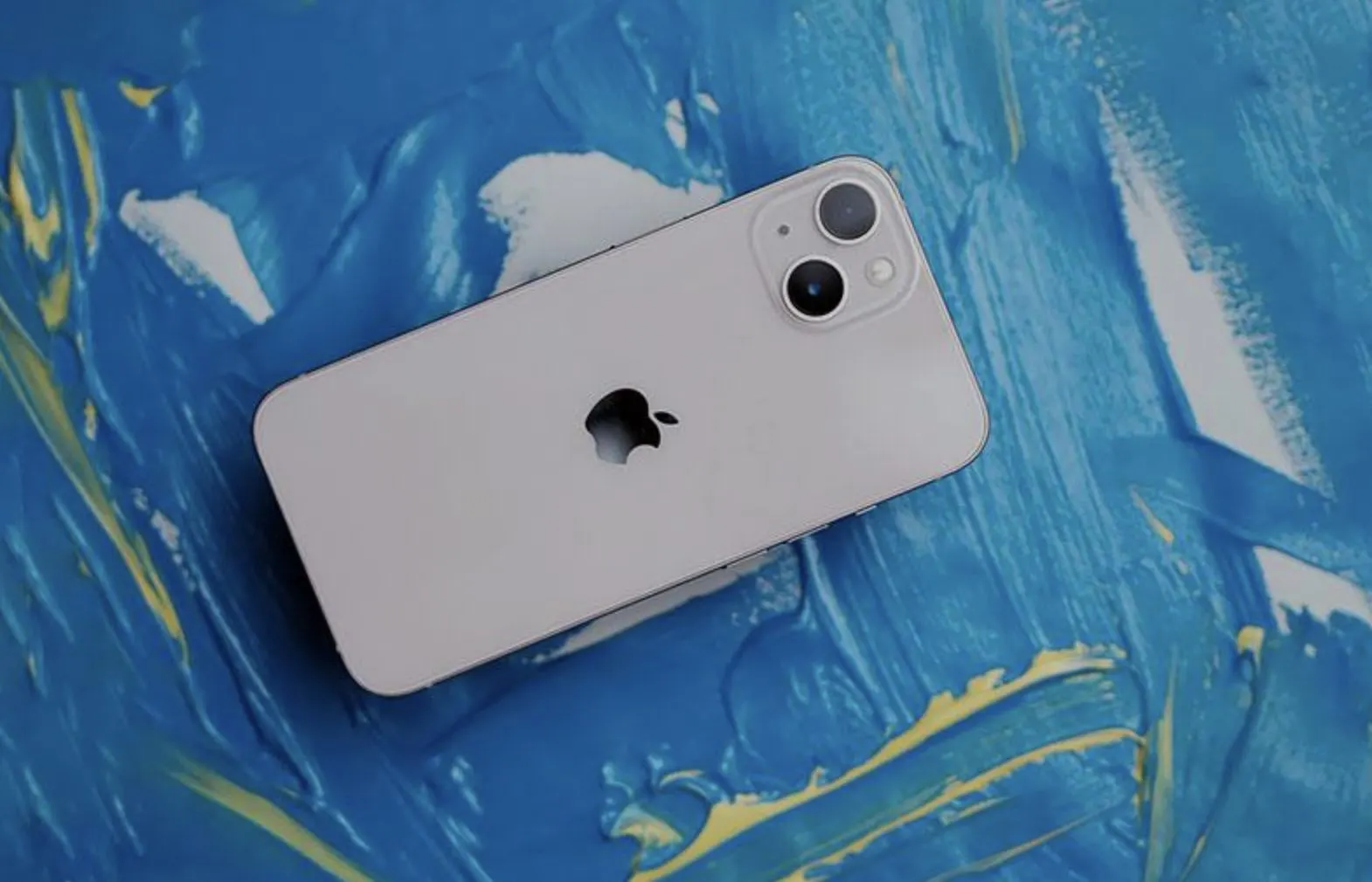iPhone 13 стал самым продаваемым в мире. Девайсы из Купертино порвали рынок