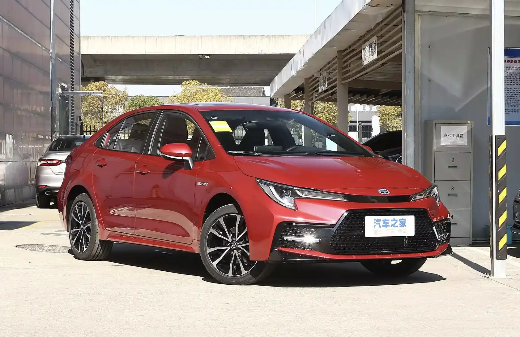 В Россию приехала новая китайская Toyota. Автомобиль заменит легендарную модель Corolla