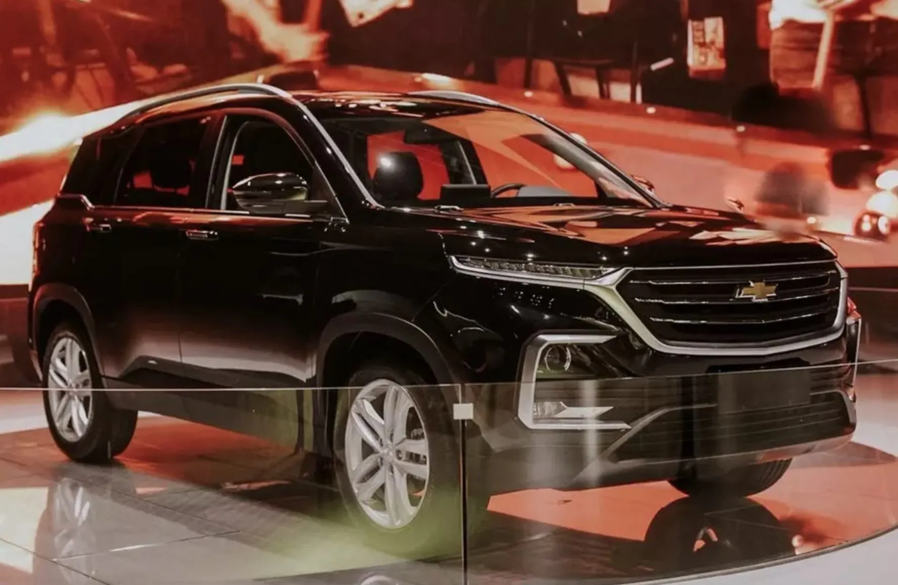 В России круто подешевел кроссовер Chevrolet Captiva. Что известно о скидках на этот автомобиль?