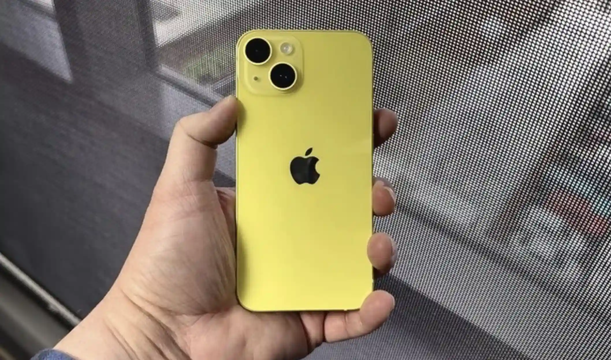 iPhone 14 в желтом цвете – новый хит. Где достать такую версию в России?