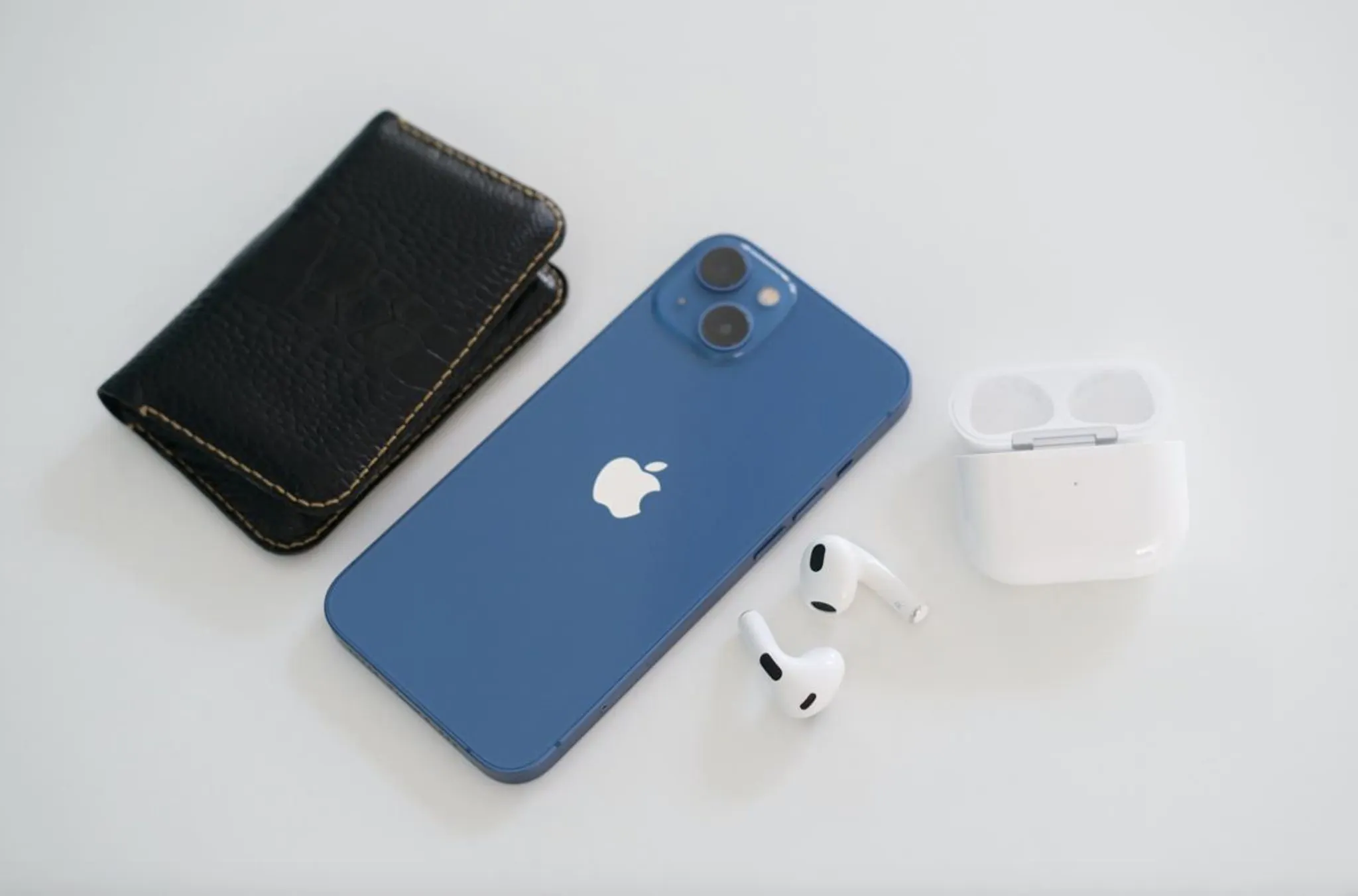 Появилась дешевая версия iPhone 13. Ждем в России