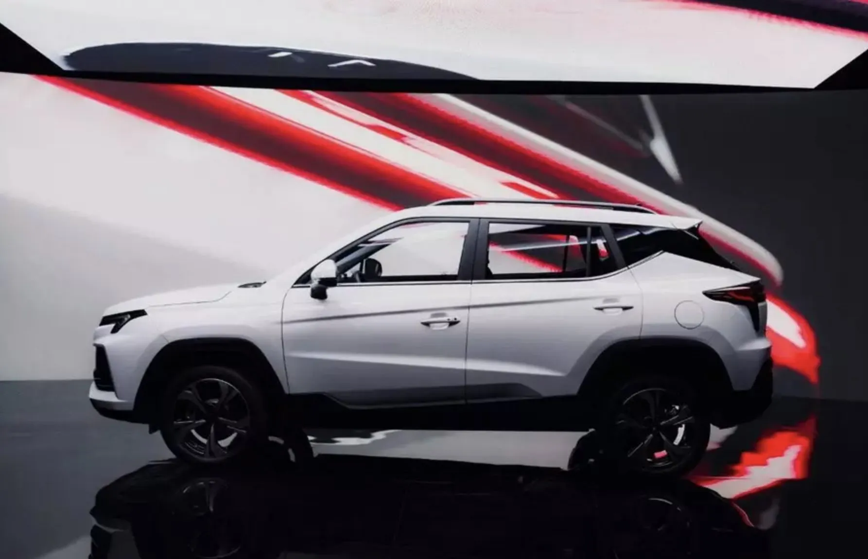 Очень жесткий обзор JAC JS4. В России этот автомобиль выходит под брендом «Москвич»