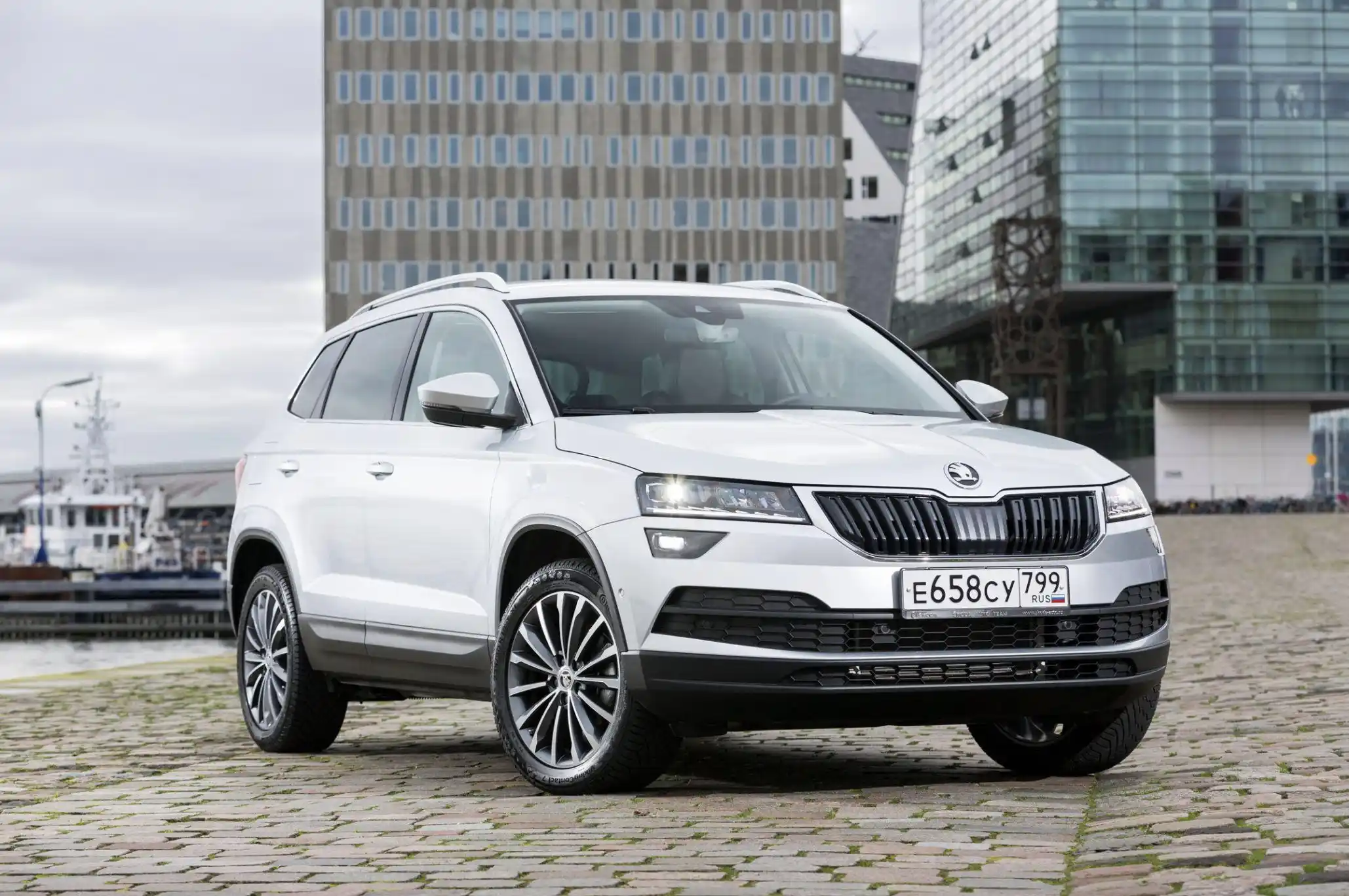 Новейший Skoda Karoq привезли в Россию. Ценник на кроссовер внезапно приятный