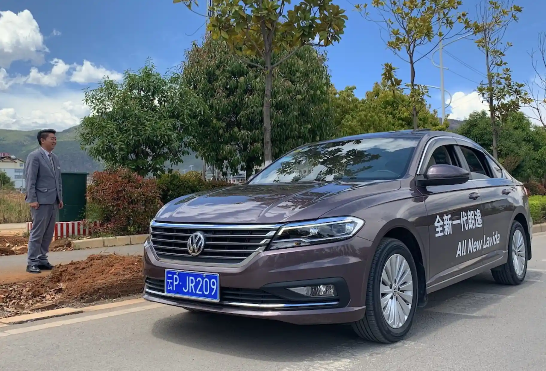 Названы самые дешевые машины из Китая. Есть Volkswagen, Jetta и даже Mazda – сколько за них просят?