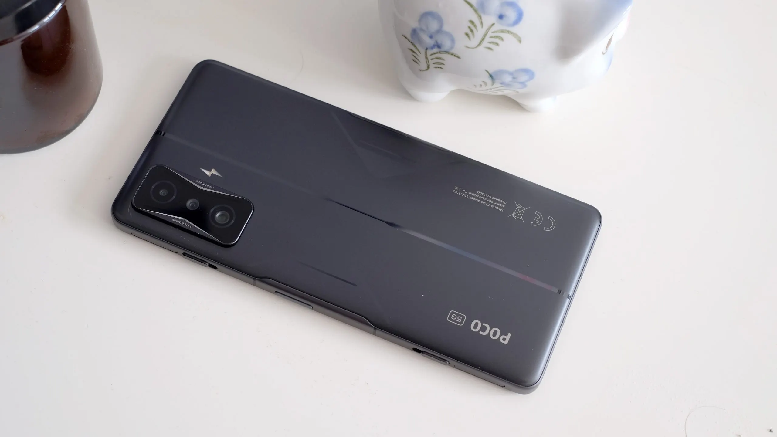 Берем игровой флагман Xiaomi Poco за бесценок. У него шикарное железо и невероятно быстрая зарядка