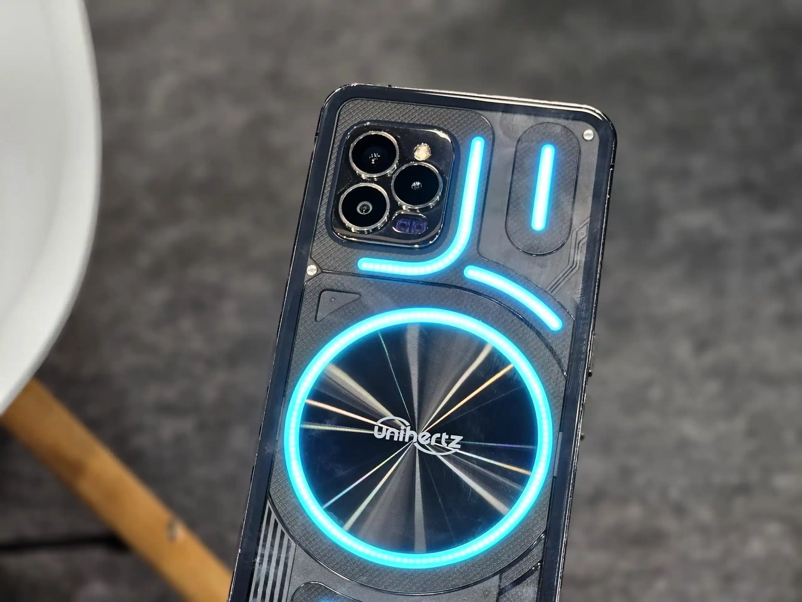 Бюджетный клон Nothing Phone (1) обесценился на Али. Что за неизвестный смартфон?