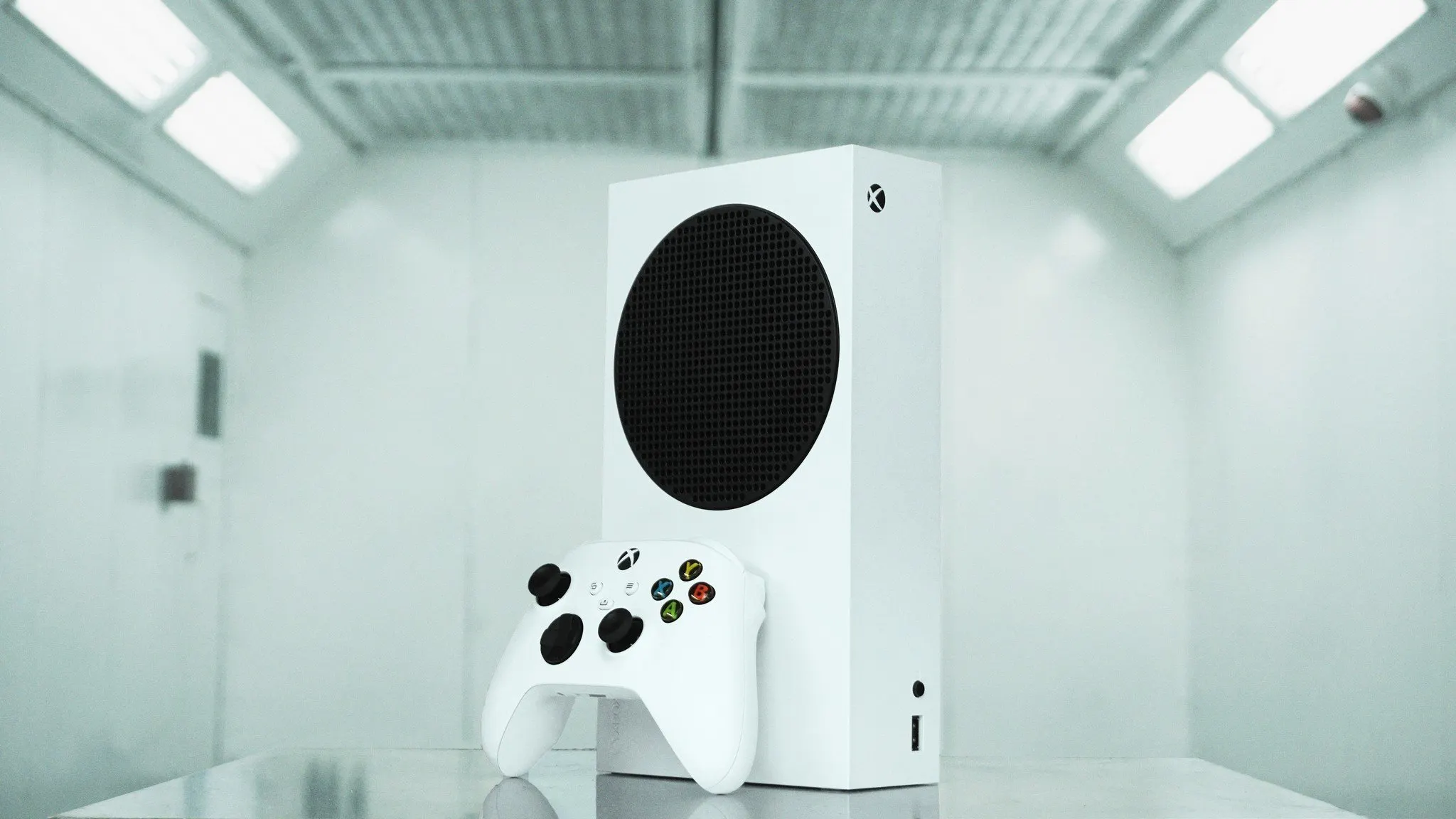 Трио мегаскидосов в России. Xbox Series S, мощный ноутбук и бюджетные TWS-наушники