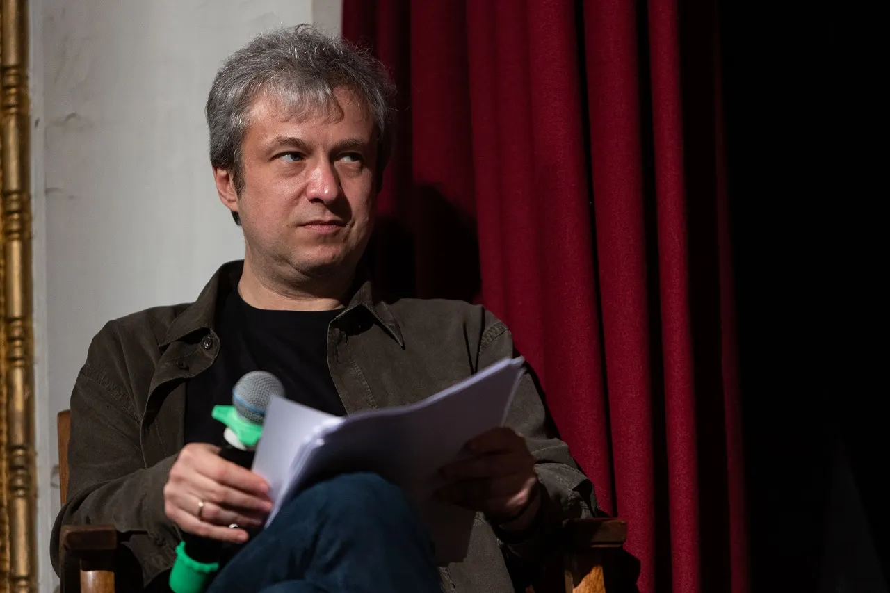 Режиссер «Ампир V» с Оксимироном * загасил Антона Долина *. Он рассказал некрасивую историю про кинокритика