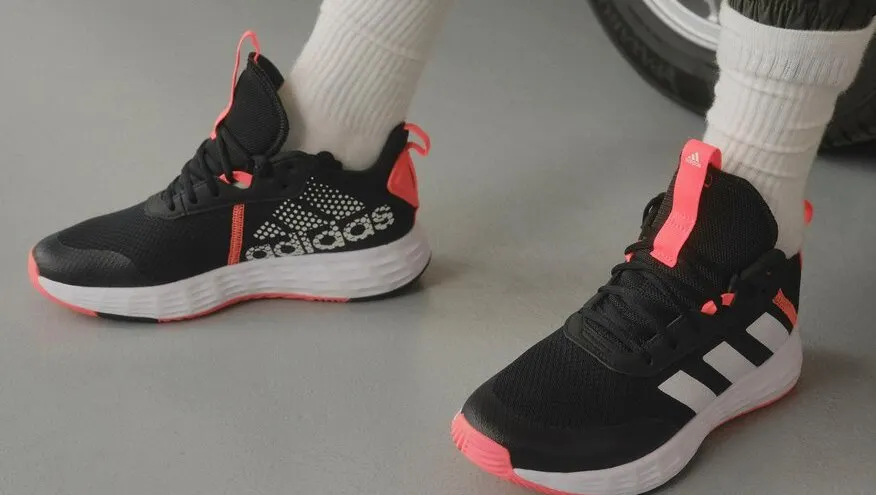 Технологичные кроссовки от adidas созданы для тренировок. На Joom их отдают с жирными скидками
