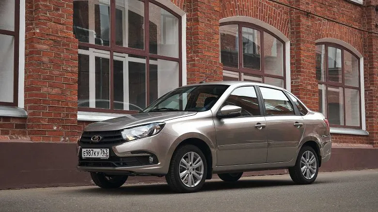 «Кажется, что смотришь прошлый век». Как выглядит Lada Granta 2