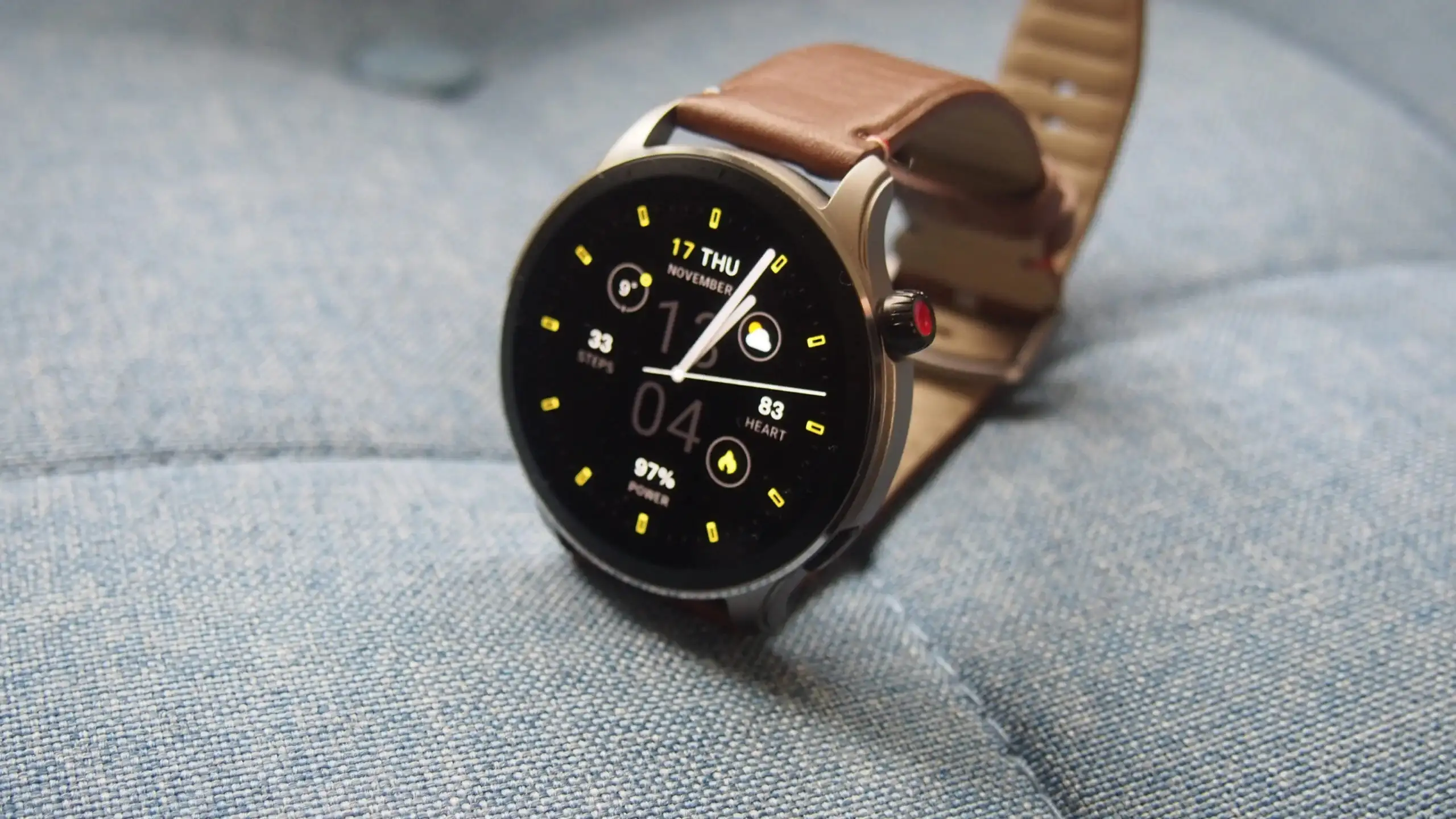 Топовые смарт-часы Amazfit подешевели в России. У них премиальный дизайн и куча полезных фишек