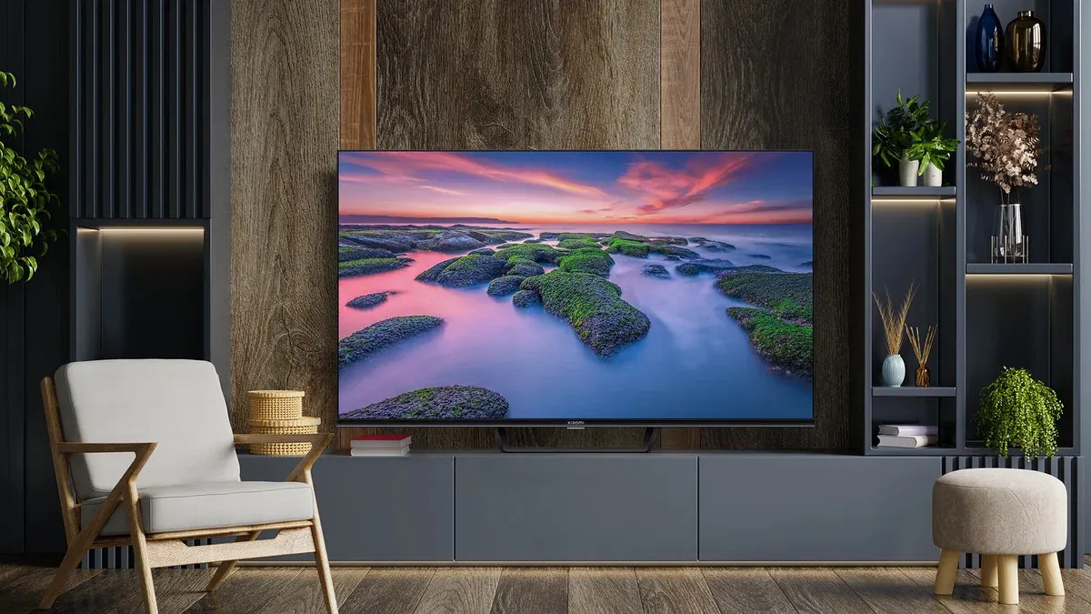 Трио мегаскидок в России. Хитовый 4K-телевизор Xiaomi, бюджетный ноутбук и легендарный смарт-браслет