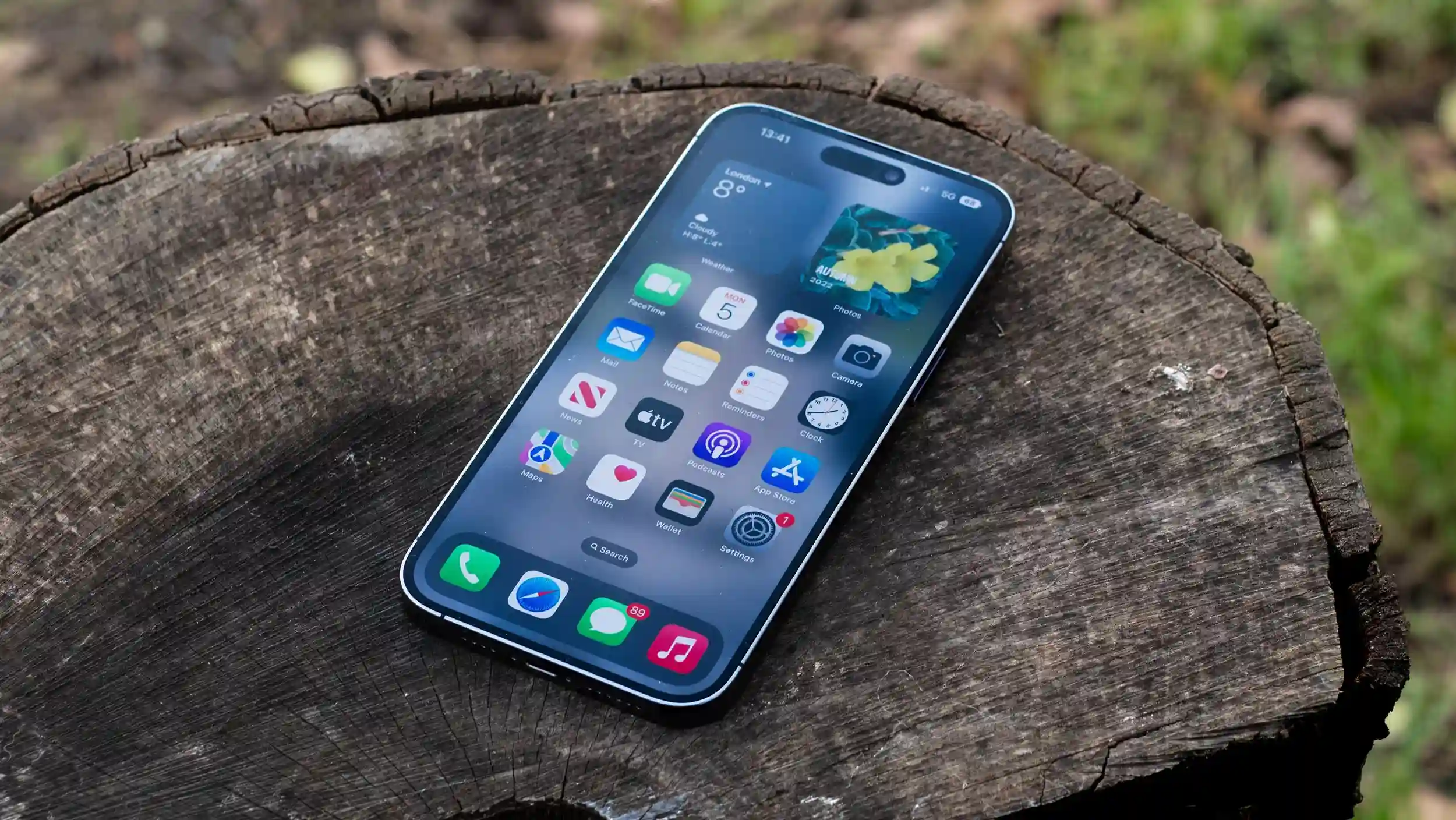 Топовый iPhone рухнул в цене в России. Теперь его можно брать