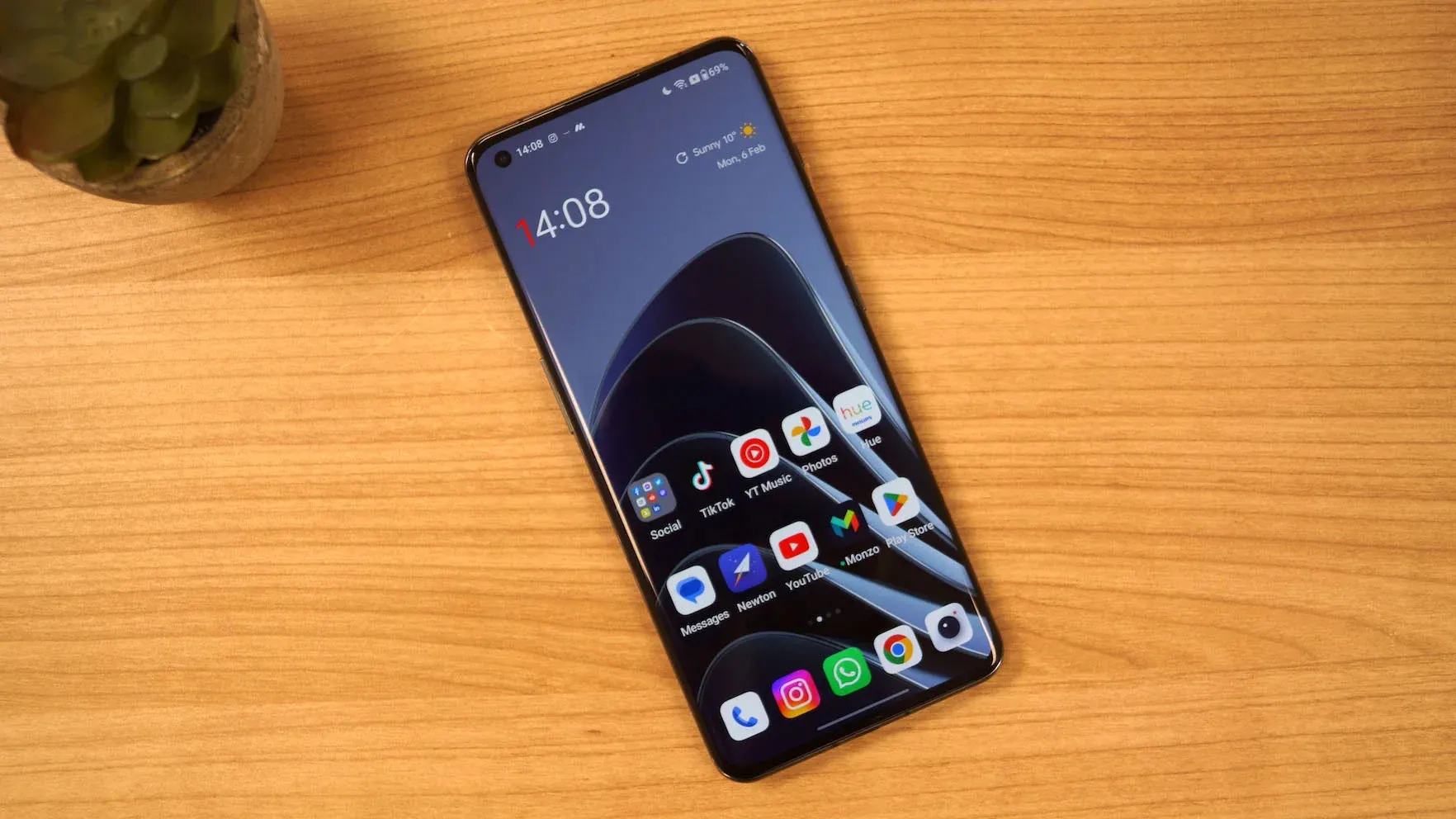 Какой OnePlus выбрать в 2023 году? От свежего середняка до главного флагмана