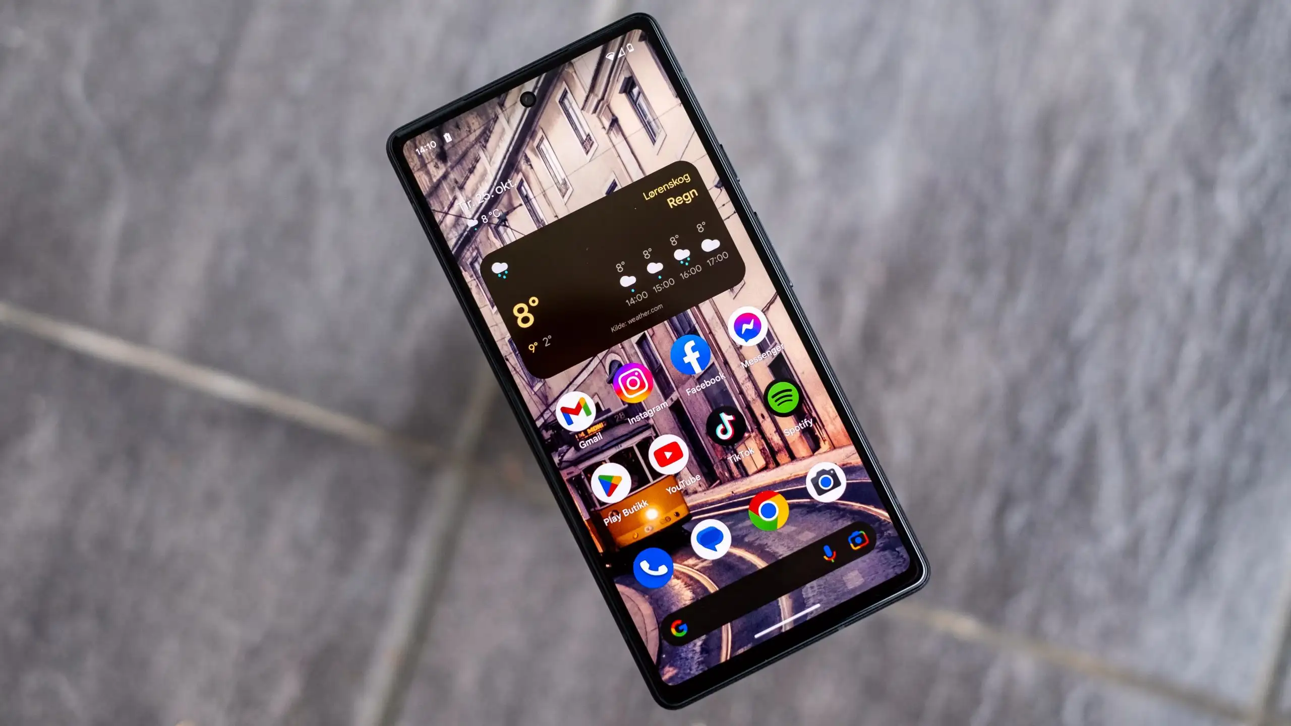 Google Pixel 6a еще можно урвать по адекватной цене. Это самый выгодный камерофон бренда