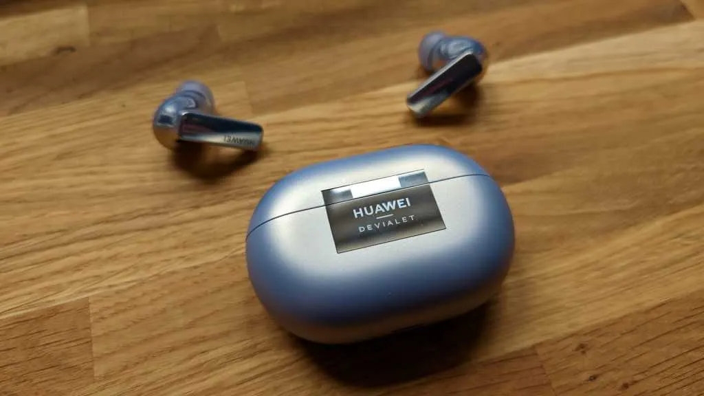 Главные наушники Huawei снова подешевели. Забираем топовую гарнитуру за бесценок