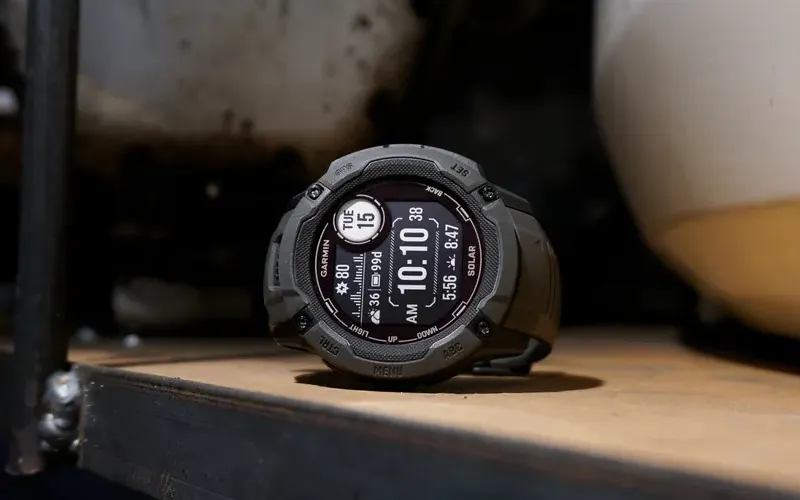Эти часы Garmin вообще не нужно заряжать. Лучший аксессуар для туристов