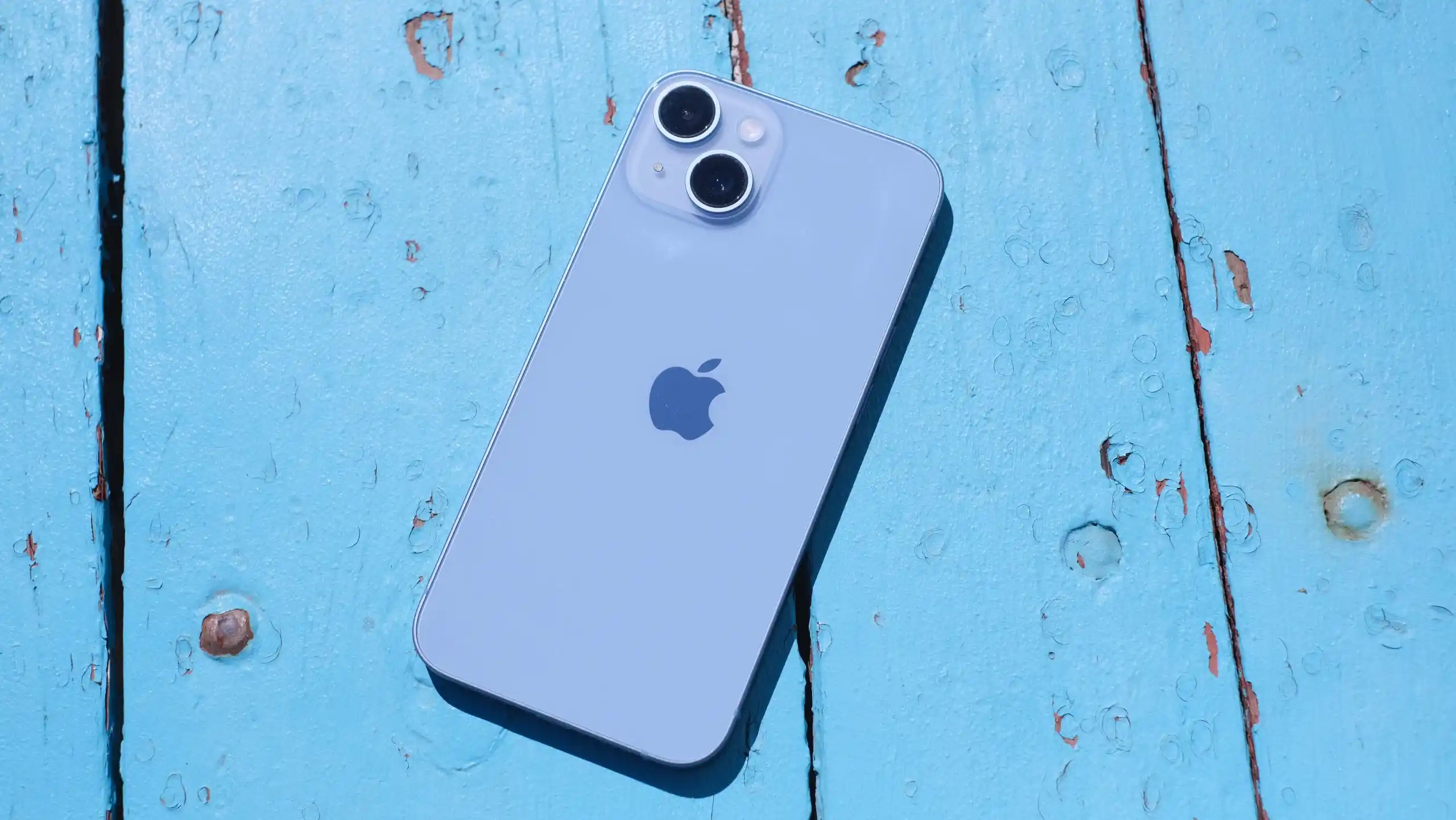 iPhone 14 все еще можно урвать по оптимальной цене. Официального прайса ниже нет нигде