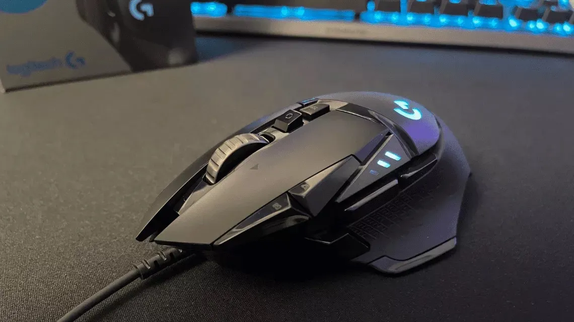 Лучшую геймерскую мышь Logitech G отдают за копейки. Это модель с уникальным дизайном