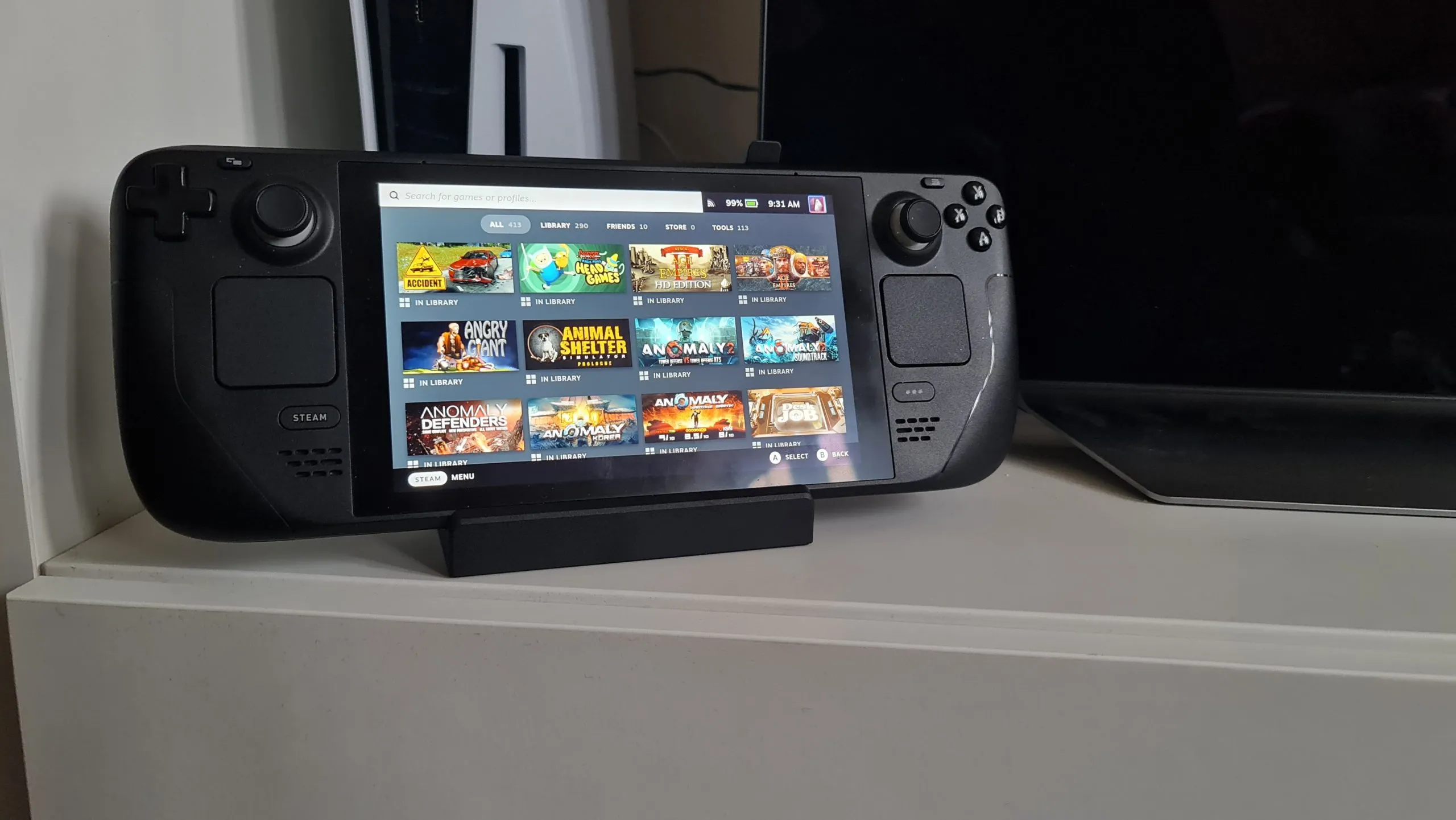 Steam Deck еще можно приобрести по адекватной цене. Это самая хайповая портативная консоль на рынке