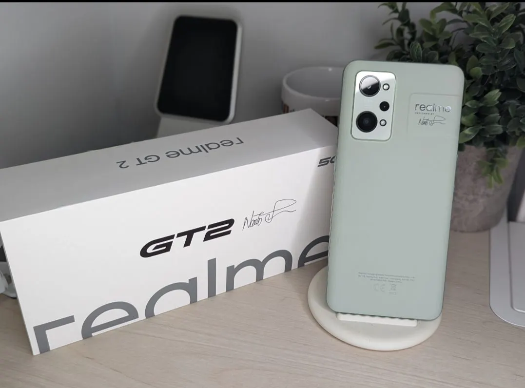 Realme GT2 Pro еще можно урвать по адекватной цене. Это мощный флагман с уникальной камерой