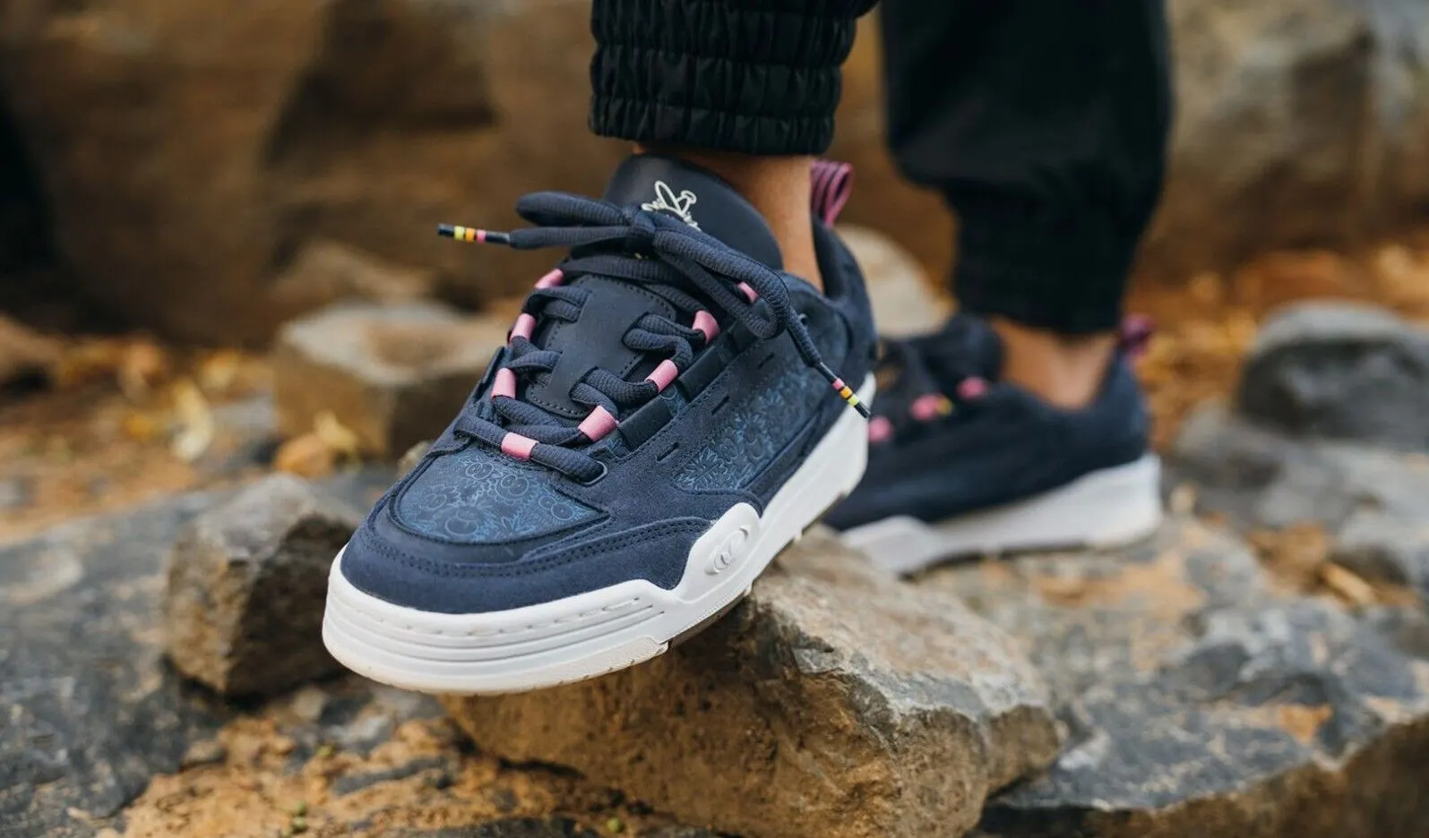 Кроссовки от adidas получили гигантские скидки на Joom. В России эти пары уже не купить