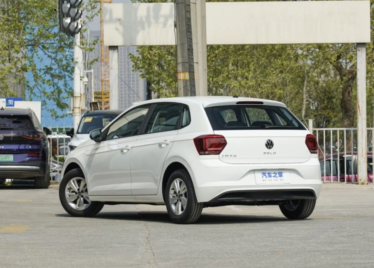 Свежий Volkswagen Polo приехал в Россию. Сколько просят за обновленный хэтчбек?