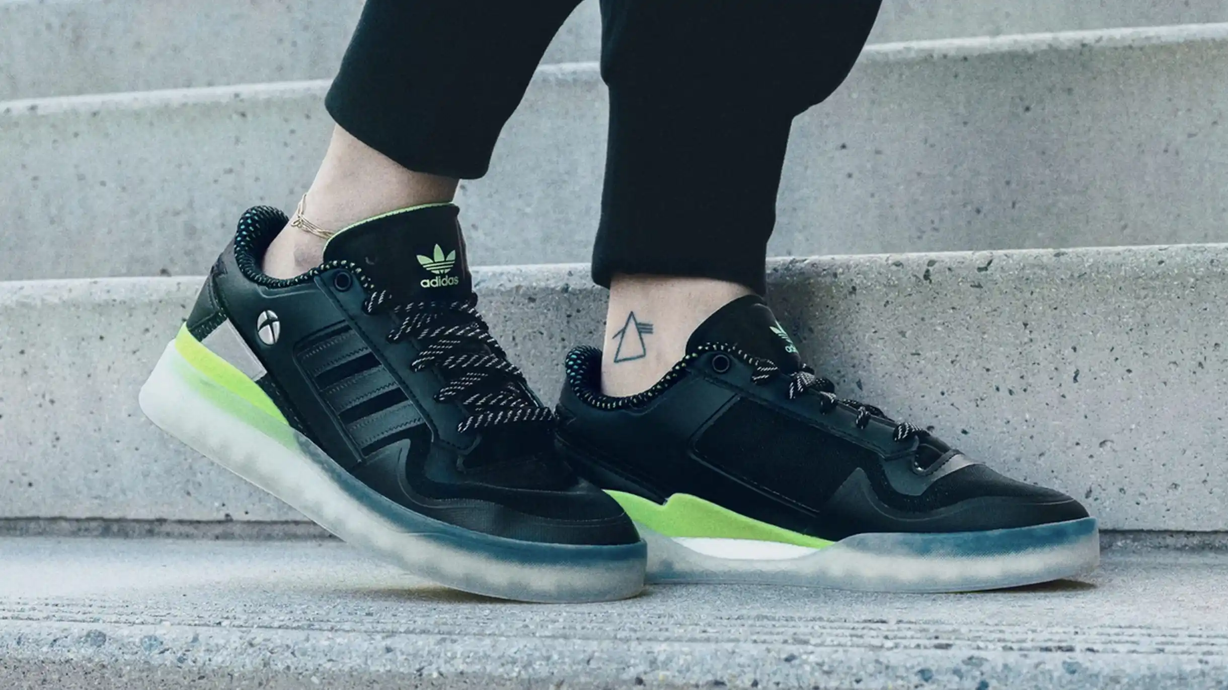 Эти кроссовки от adidas уже не купить в России. А на Joom коллаб с Xbox подешевел