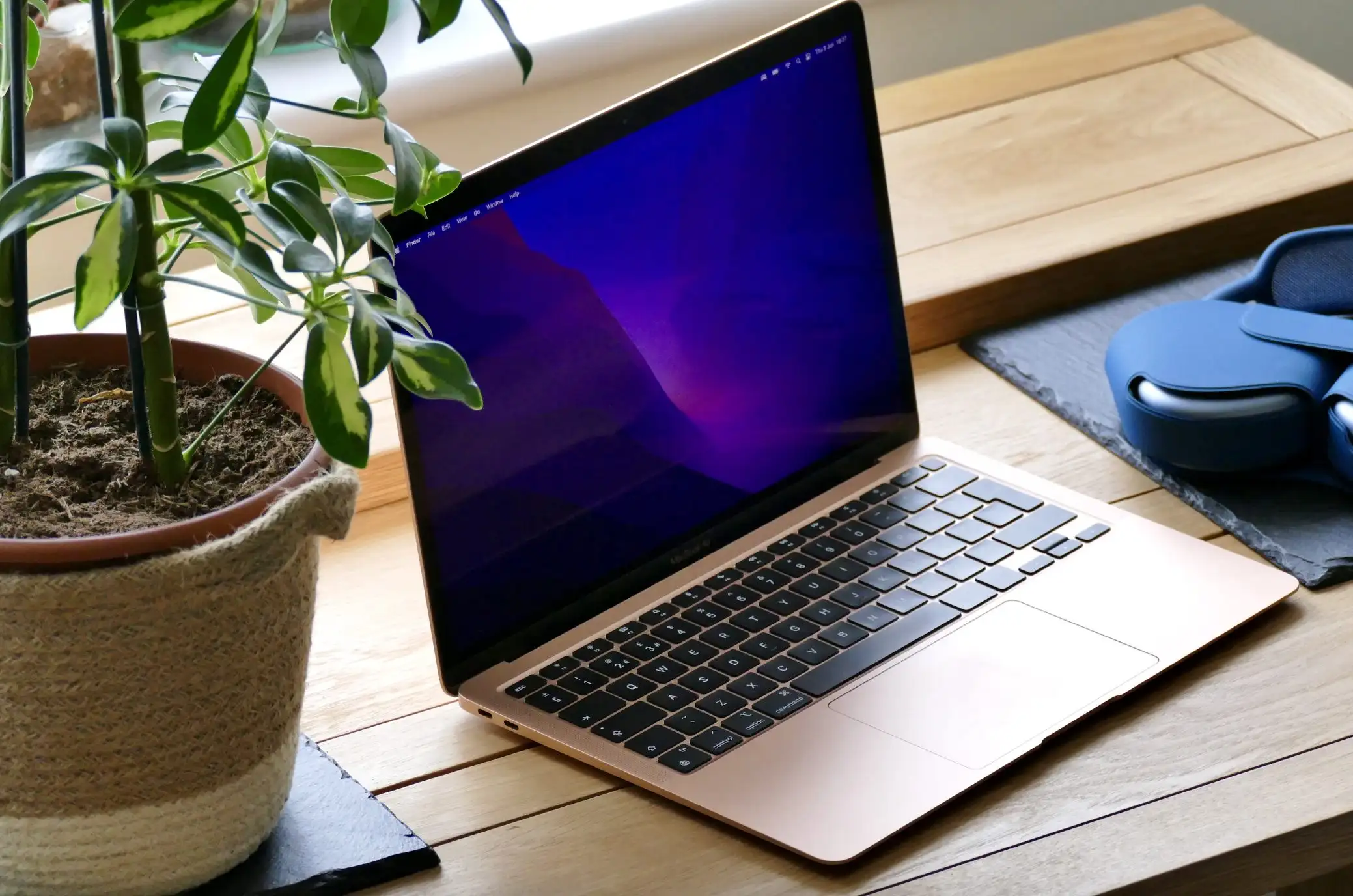 Культовый MacBook Air на M1 стоит ниже психологической отметки. Нужно брать эту модель, пока не поздно