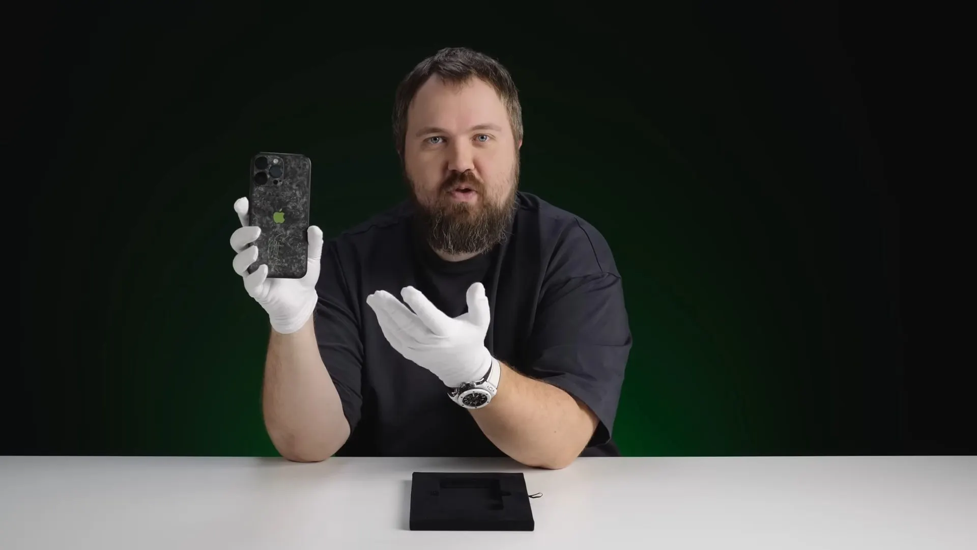 Wylsacom выпустил собственный iPhone. Сколько стоит уникальный флагман с NFC и подсветкой?