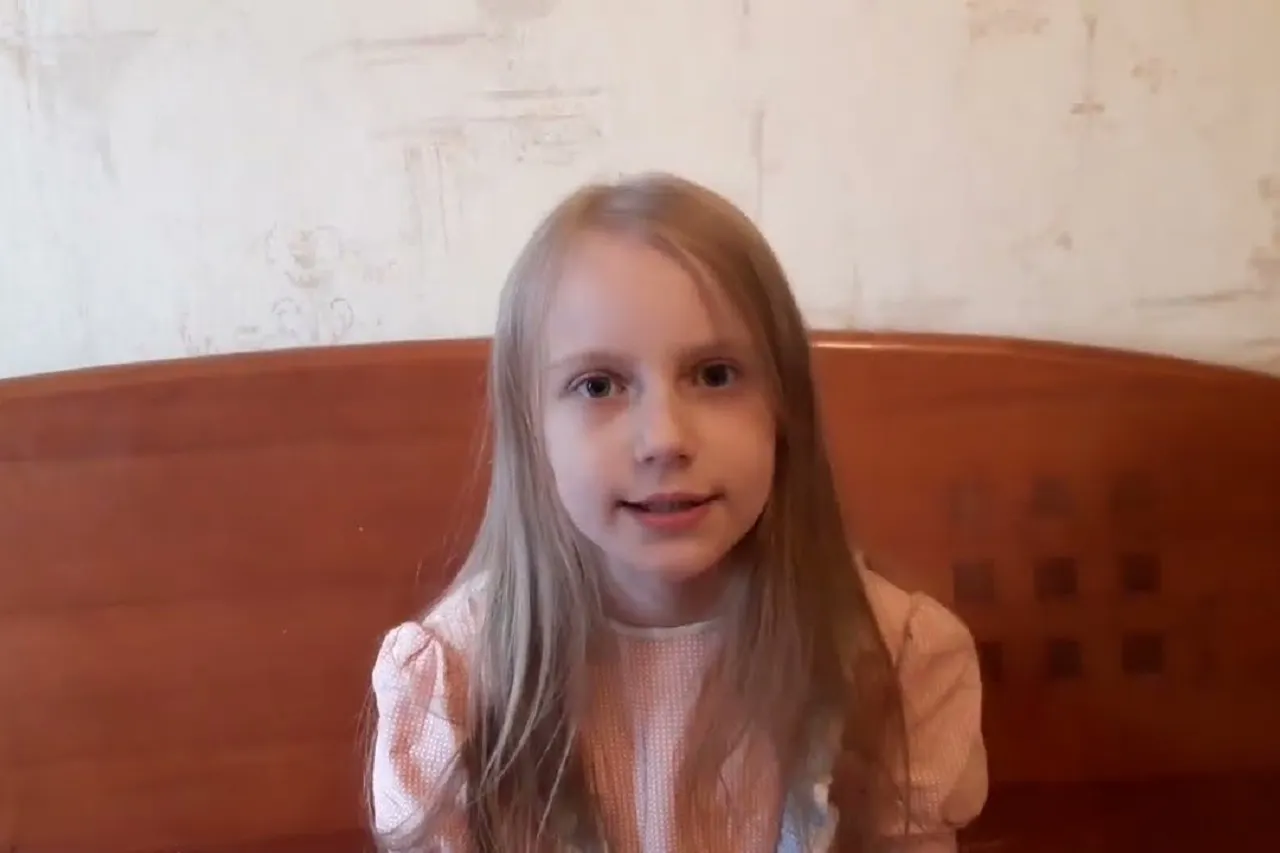 Алиса Теплякова завела ютуб-канал. 10-летняя студентка МГУ учит записывать обучающие видео