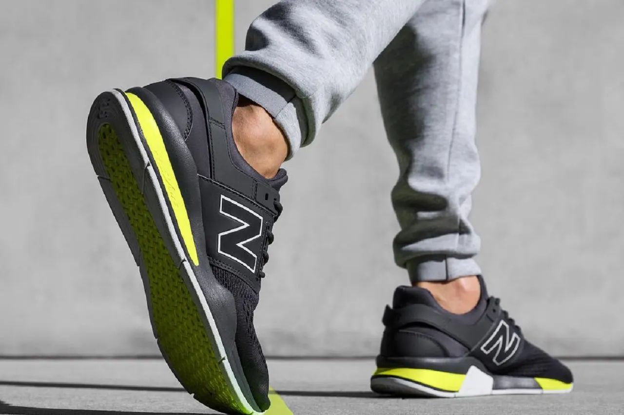 В России закроют четверть магазинов New Balance. Где теперь искать легендарные кроссы?