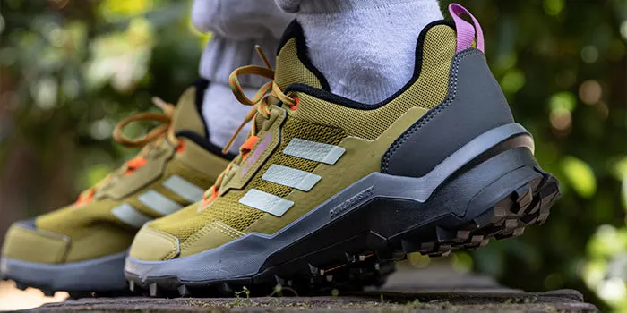 Технологичная обувь от adidas разрывает Joom. Кроссовки получили сочные скидки