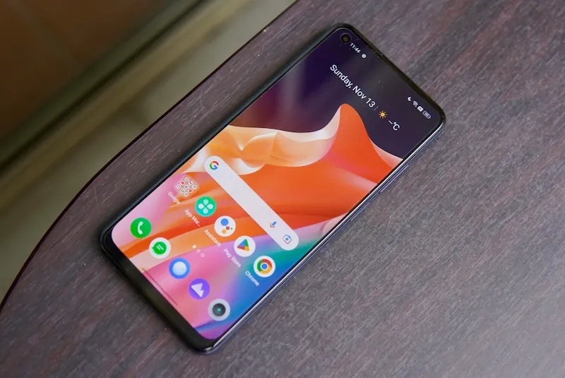 Главный бюджетник Realme снова подешевел. У него отличный экран и шустрый процессор